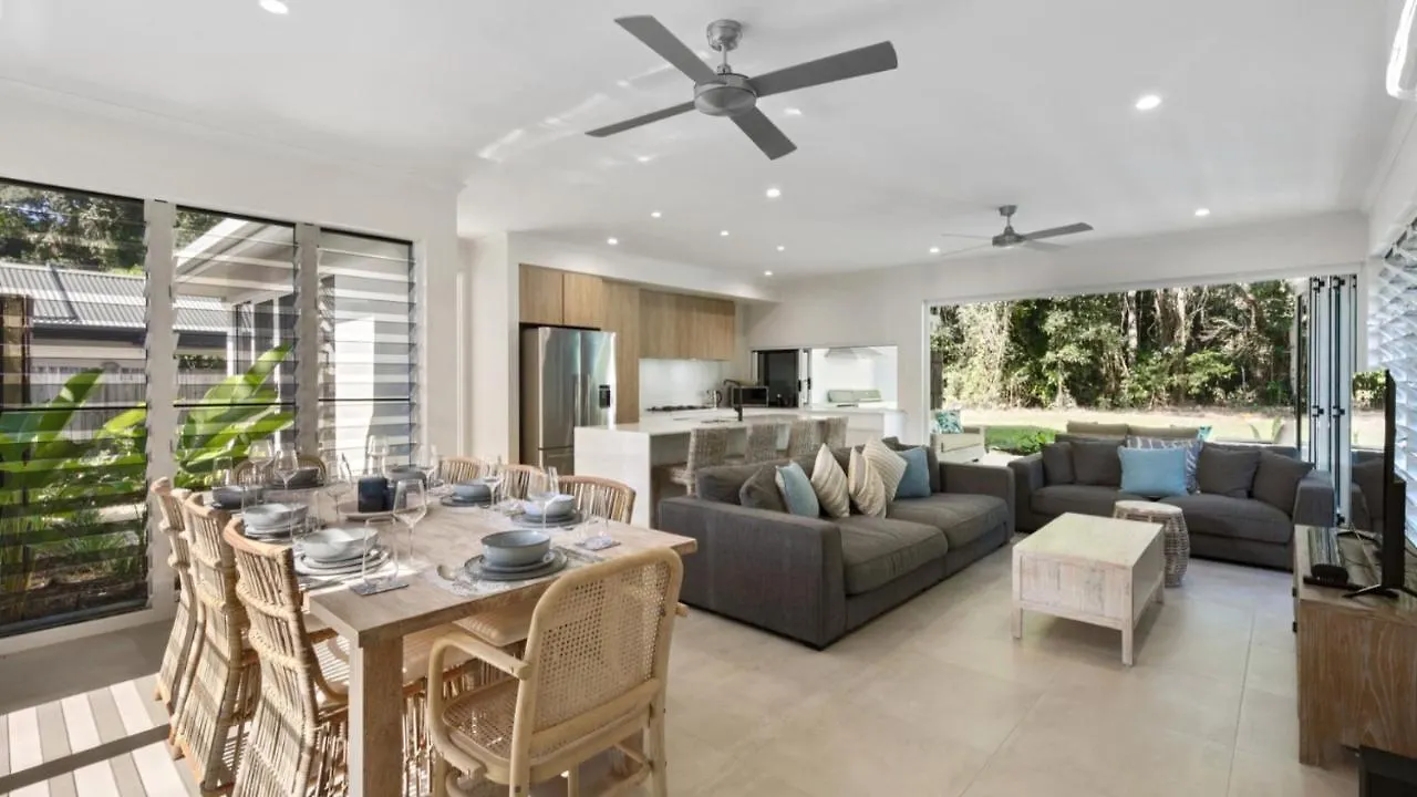 Holiday home Coastal Vibes - Palm Cove Villa