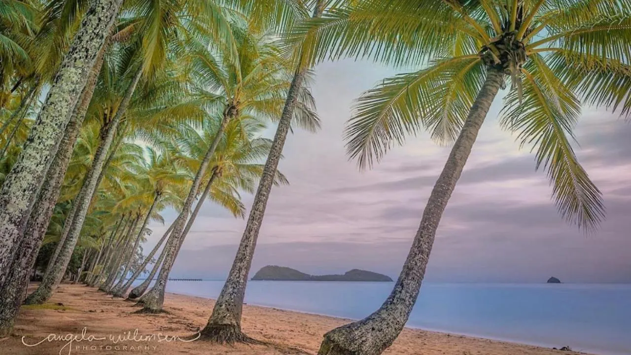 Coastal Vibes - Palm Cove Villa 0*,