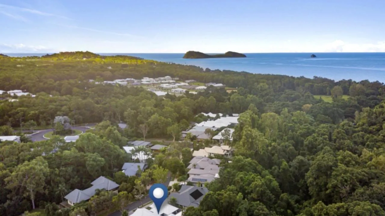 Coastal Vibes - Palm Cove Villa